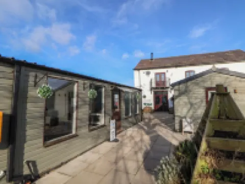 Quayside Apartment Hotels in Henhull