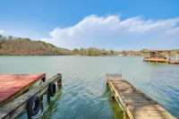 Lake Hamilton Family Gem Hot Tub and Boat Slip!
