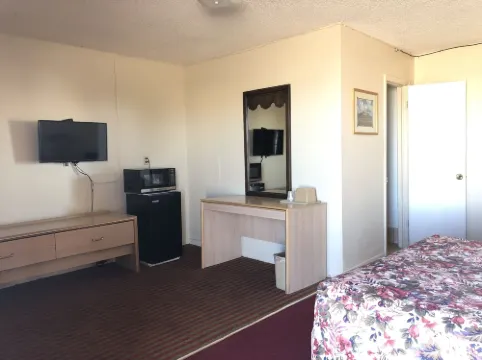 Deluxe Inn Motel