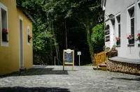 Wallfahrts-Gaststätte Heilbrünnl Hotels in der Nähe von Klosterladen Strahlfeld - Kloster St. Dominikus Strahlfeld
