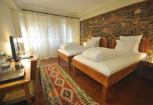 엘 비노 호텔 & 스위트