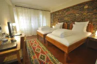 El Vino Hotel & Suites