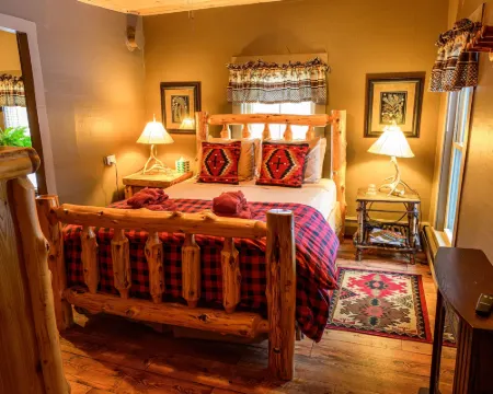 RoosterComb Inn Hotels in Keene