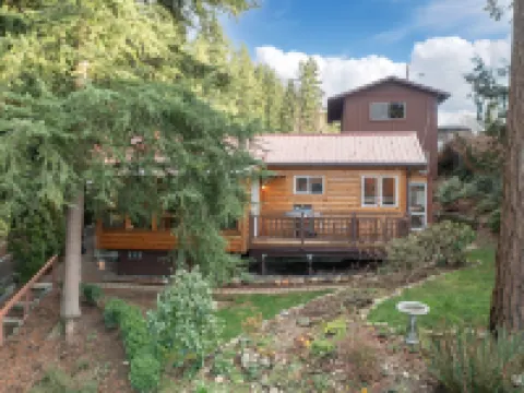 Koi Story Cabin Hotels in Maple Valley