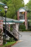 Grass Valley Courtyard Suites - Parkplatz