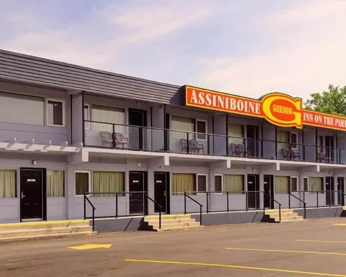 Travelodge by Wyndham Winnipeg Airport West Hotels near Assiniboia Downs