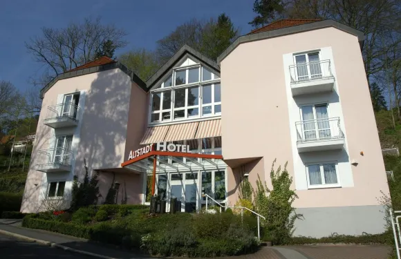 維拉老城河畔酒店