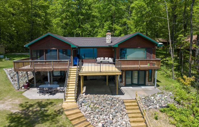 Spruce Haven 3 Bedroom Home by RedAwning