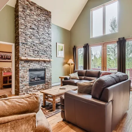 42 Burgundy 4Br 3.5ba 4 Bedroom Townhouse by RedAwning