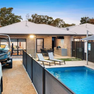 Renmark River Villas and Boats & Bedzzz