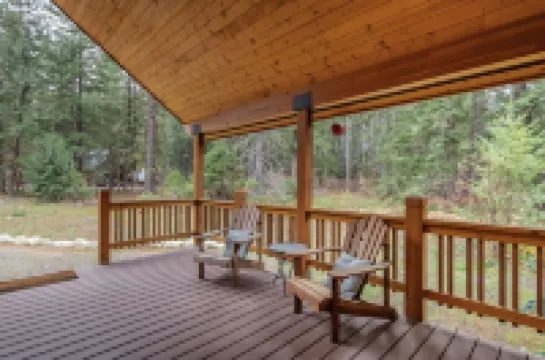 Rivers Edge 2 Bedroom Home by NW Comfy Cabins by RedAwning