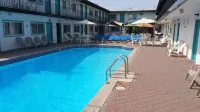 The Amethyst Beach Motel - Beach