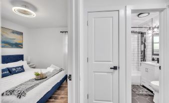 Modern Luxury Amenities Near Woodfield Mall 2 Bedroom Home by RedAwning