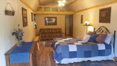 Lonesome Dove Ranch Hotels in Marion