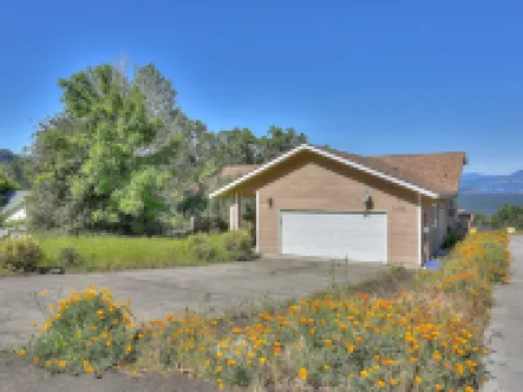 Amber Sunset 3 Bedroom Home by RedAwning Hotels in Mosier