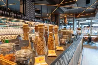 斯陶克古特 - 阿維尼達法義公寓式飯店 - 酒吧