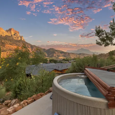 Red Rock Inn Cottages