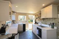 Summer Cottage Hotels in Chillington