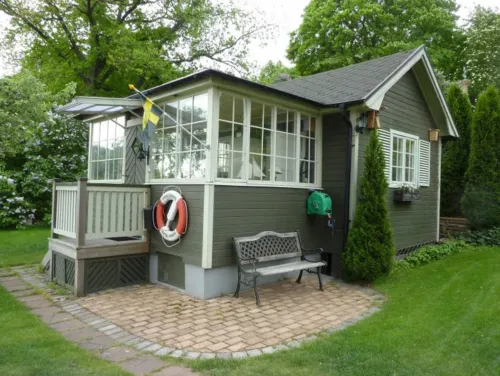Serene lakeside cabin next to the sea just 10 minutes from Stockholm city!