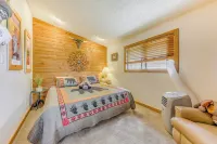 Ruidoso Cabin w/ Deck + Views: 4 Mi to Winter Park - Homestays