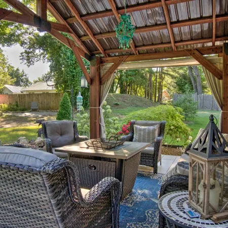 Charming Florence Getaway w/ Fireplace & Grill!