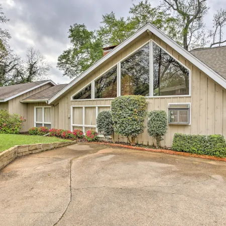 Pet-Friendly Lake Athens Home w/ Fireplace!