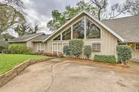 Pet-Friendly Lake Athens Home w/ Fireplace! - WiFi
