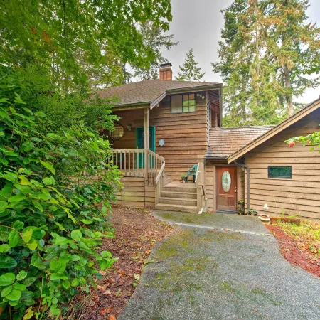 Waterfront Bainbridge Island Home: Stunning Views!