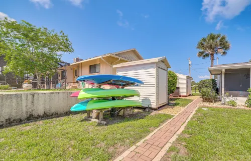 Dock, Kayaks & Bicycles: Crystal River Getaway! - Parkering