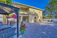 Modern Clearwater Home w/ Deck: 9 Mi to Beach Hotels near Largo Bazaar