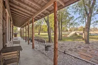 Charming Gainesville Retreat: Barn, Horses Welcome