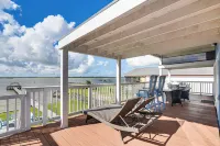 Galveston Bay Views and Pier! San Leon Gulf Getaway