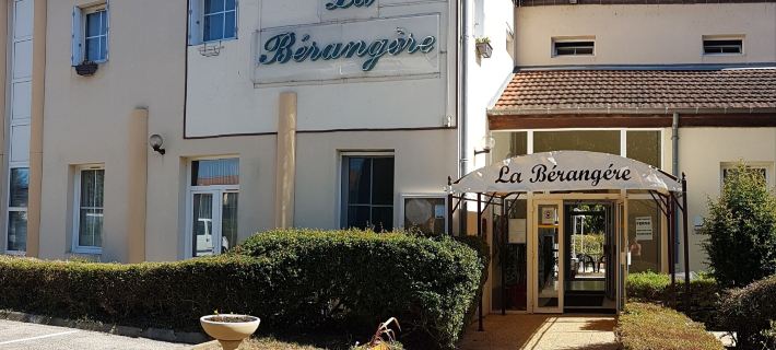 Hôtel la Bérangère Hotele w: Ain