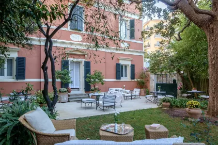 Siora Vittoria Boutique Hotel Отели рядом с достопримечательностью «Нео Фрурио»