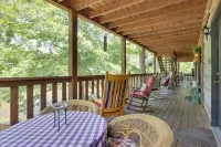 3 Mi to Nat’l Park: Townsend Apt on Little River! - 3-Star