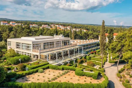 Aminess Vival Velaris Resort Отели в г. Мирца