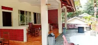 Bunga Ayu Seaside Resort - parking