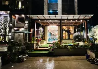 FLICKERZ INN Hotels in Raj Bagh