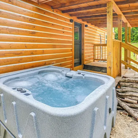 Covered Deck & Hot Tub: Cozy Retreat in Campton!