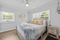 Charming Downtown Corner Cottage - 1 Block Walk to Food & Fun - Dog Friendly - 4-Star