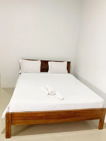 Charlitoz Homestay Отели в г. Wae Kelambu