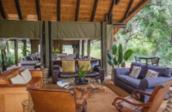 黑犀遊戲洛奇酒店 蘭斯堡酒店