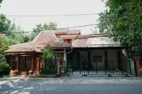 Girly Homestay Jogja Hotel di Moyudan