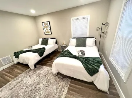 The Great Escape with Movie Room near SU! Отели в г. Сиракьюс