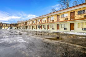 OYO Hotel Downtown Peoria I-74