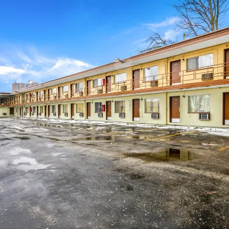OYO Hotel Downtown Peoria I-74