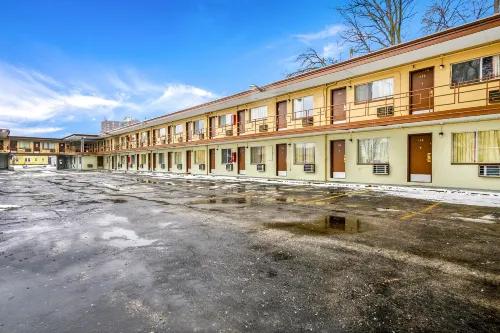 OYO Hotel Downtown Peoria I-74 - 2-Star