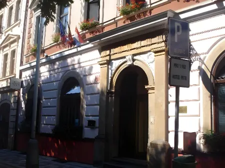 Hotel Petr Отели рядом с достопримечательностью «Чумная колонна Святой Троицы»