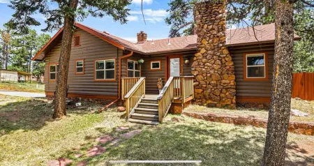 1930’s Woodland Park Cabin: Rustic & Romantic