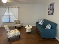 lake side house in the middle of orange country/ Hotels in Sylvan Shores